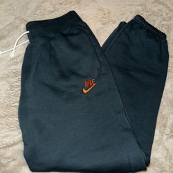 Women’s Nike Joggers (Small)