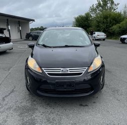 2013 Ford Fiesta SE - 91k Miles - Runs Great, Cold A/C - Clean Title