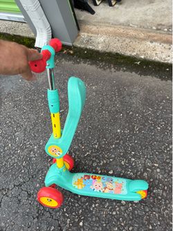 Cocomelon 2-in-1 grow with me scooter