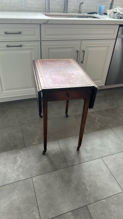 Leather top side table w wings
