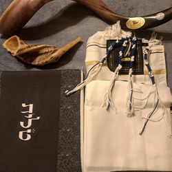 *2 SHOFAROT  1 TALIT JUDAICO $250 