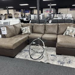 Leather Sectional. 🚚WE DELIVER🚚