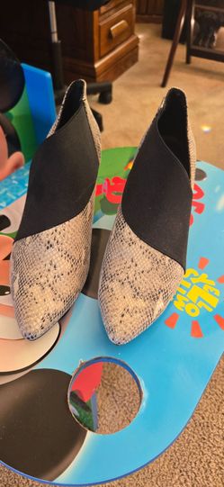 Women's boots size 8