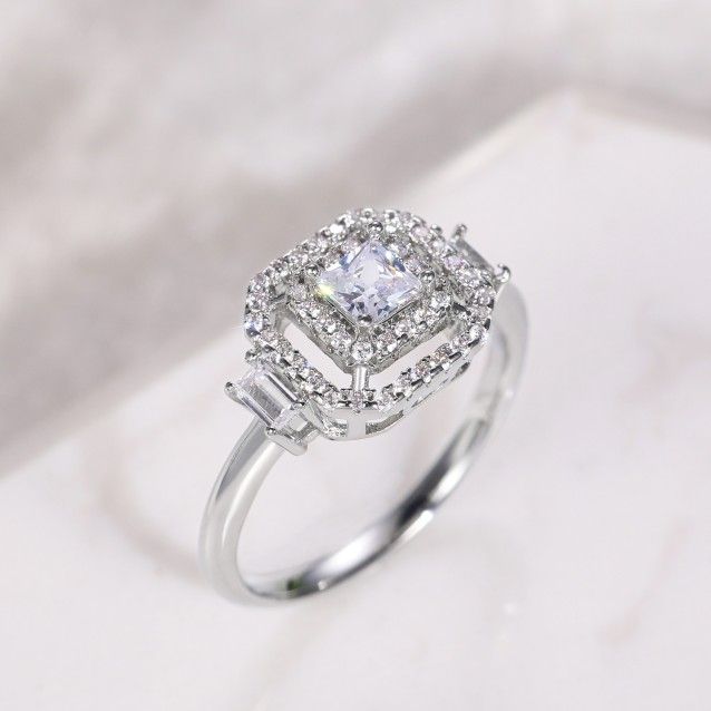 "Luxury Engagement Clear Gem Zircon Square Noble Dainty Ring for Women, K782