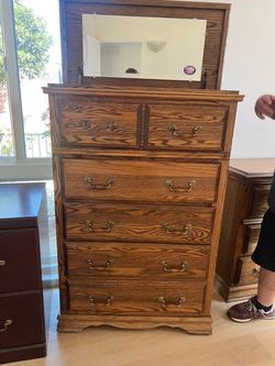 5-Drawer Oak Chest!