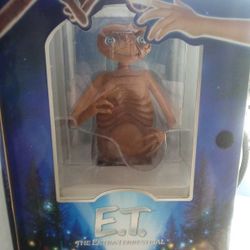 2002 Toys 'R' Us exclusive 20th Anniversary E.T. the Extra-Terrestrial animatronic figure