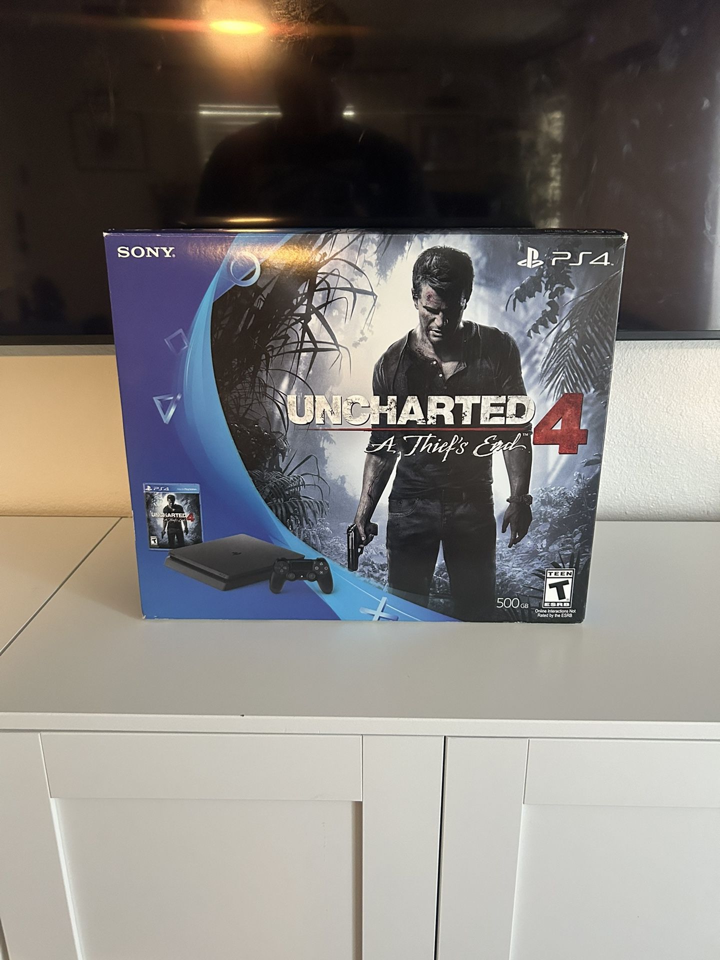PS4 Slim 