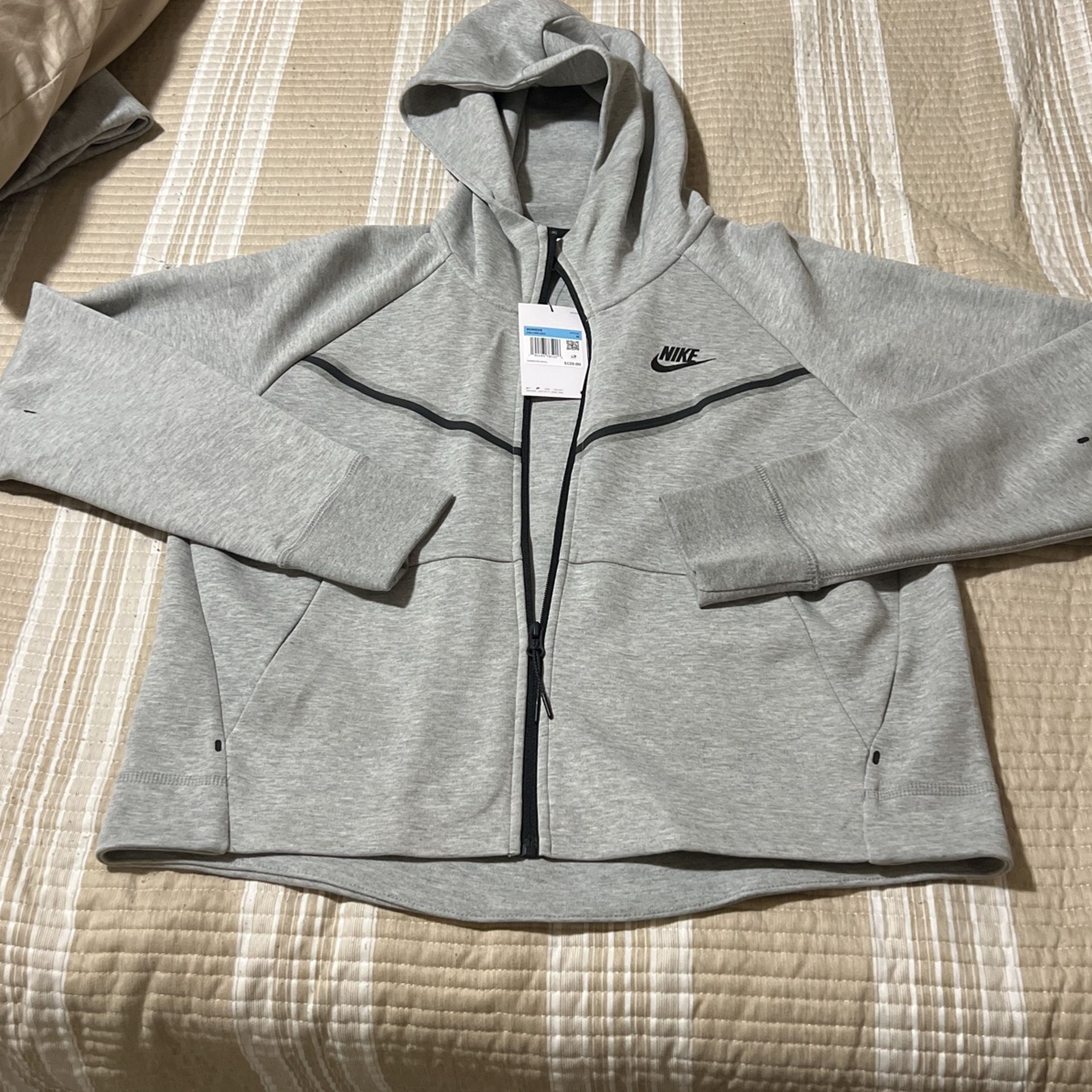 Medium Size Woman Tech, Fleece (NEW)