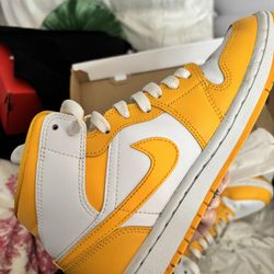 Mustard Jordan 1s Size 6 1/2