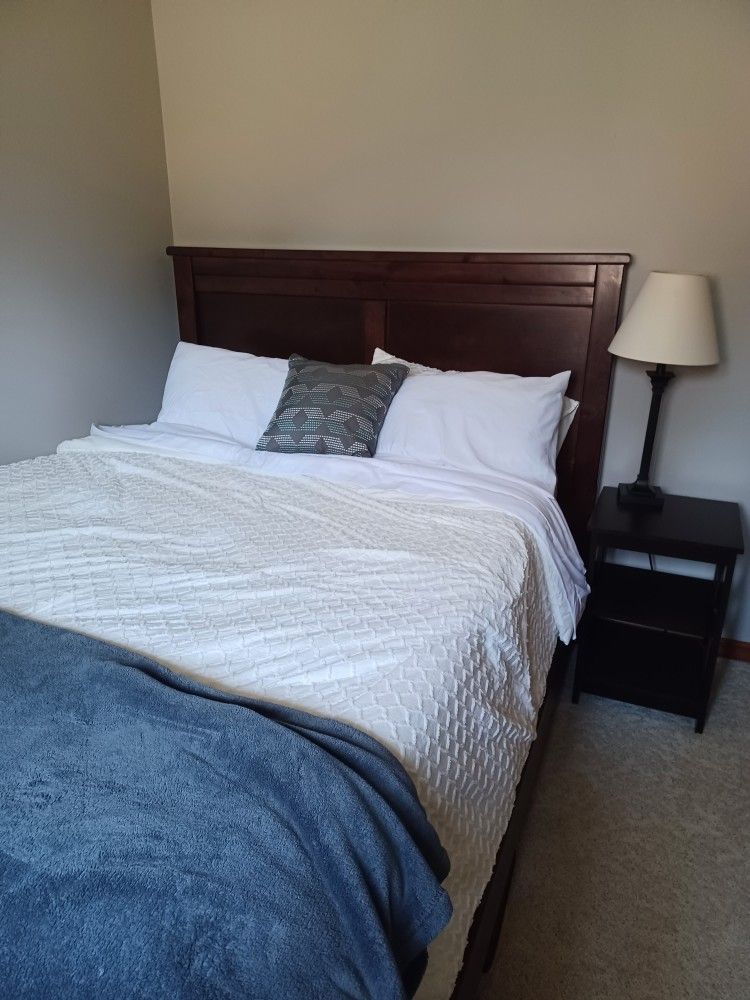 Queen Bed And Bedding