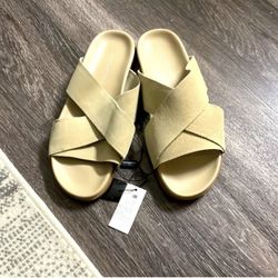 Brand new Banana Republic Men’s Sandal Size 10