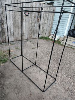 Frame to hang clothes