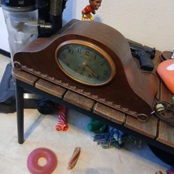 1950s-1960s Mantle Clock
