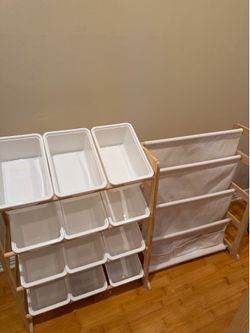 Toy organizer with bookshelf