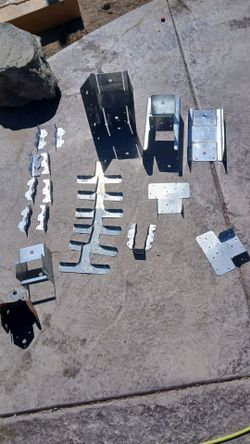 Assorted Simpson hardware (sold as is)