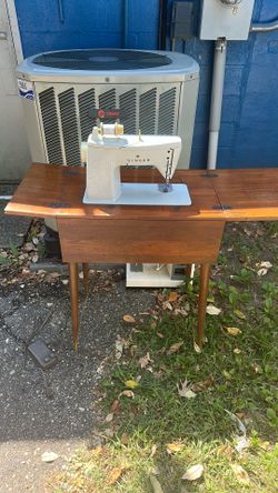Singer Sewing Machine W/Table