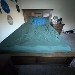 Queen Bed Set