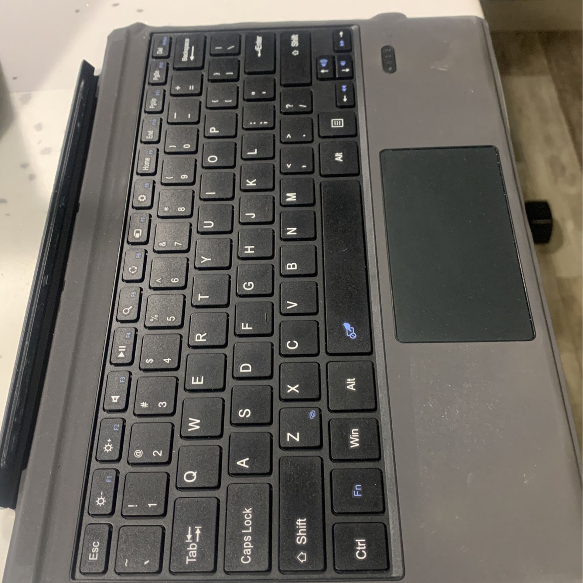 Surface Pro Keyboard (Tomsenn) 