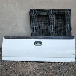 1999-2006 Chevy Silverado 1500 Tailgate ORIGINAL