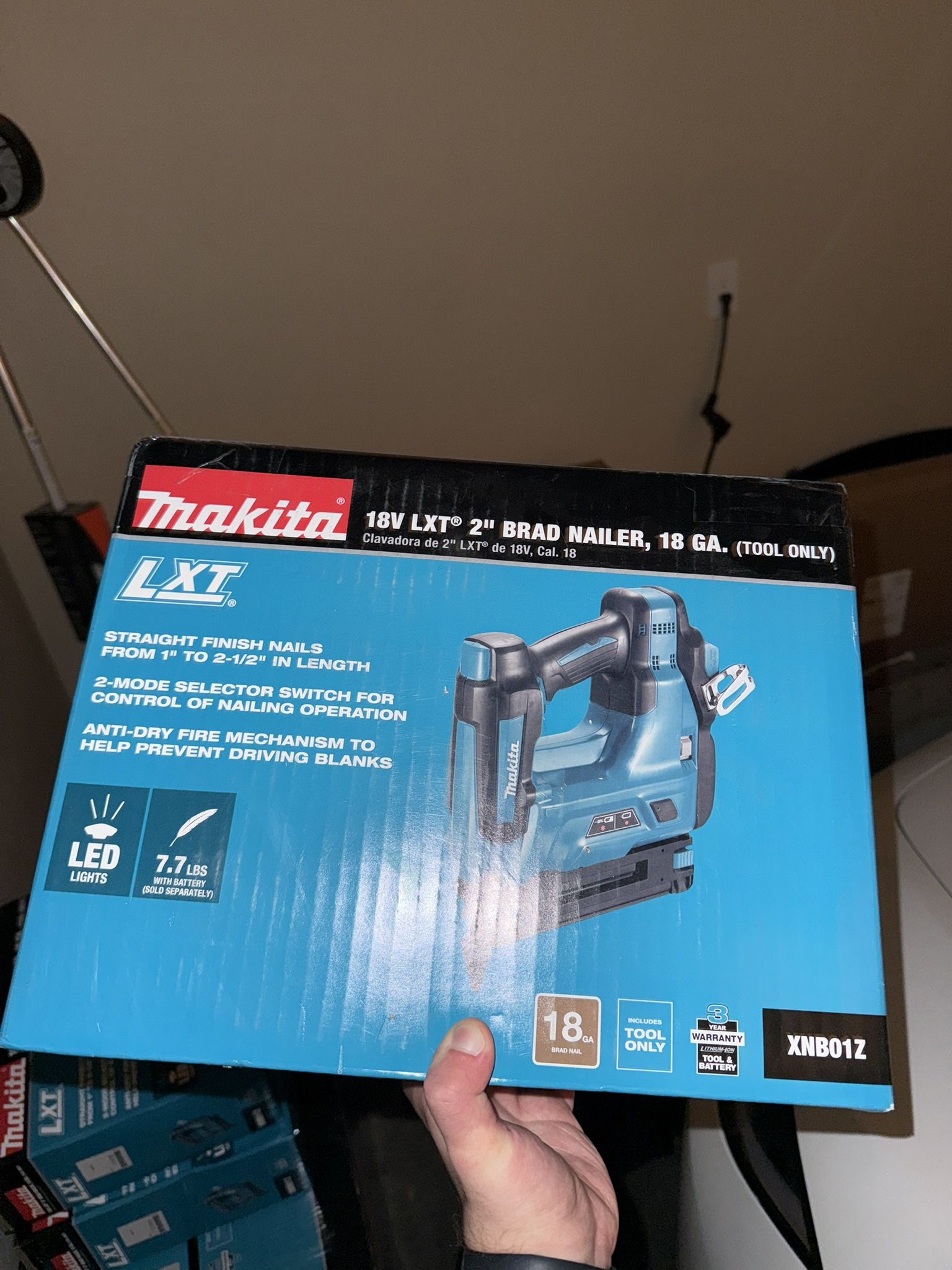 Makita 18V LXT Lithium-Ion 18-Gauge Cordless Brad Nailer (Tool-Only)