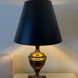 Gorgeous Mid-Century Modern Stiffel Brass Hollywood Regency Urn/Trophy Table Lamp With Black Shade 
