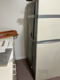 Free working fridge for pick up