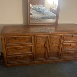 Beautiful Wood Grain Dresser With Mirror 