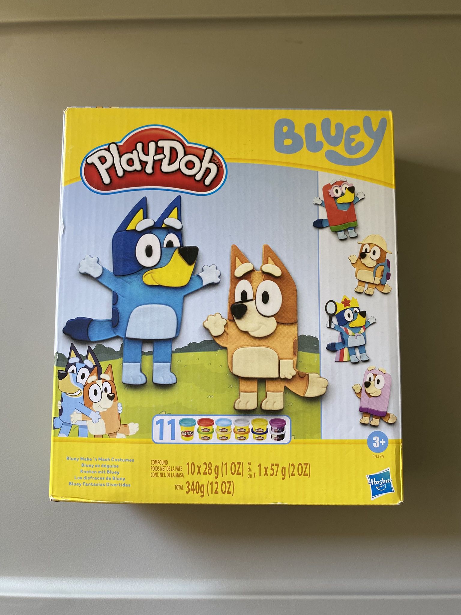 Play-Doh Bluey Make ‘n Mash Costumes Play Dough Set