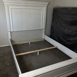 Distress Queen Size Bed 