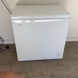 Chest Freezer 6.9 cu fT