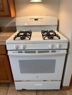 GE 30 Inch 4-Burner Gas Range – Fair Condition White Enamel - San Clemente, CA