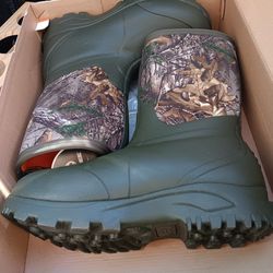 Men's Camo Fishing/hunting Boots. New. Size 11