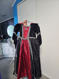 Girls size 8 to10 holloween costum