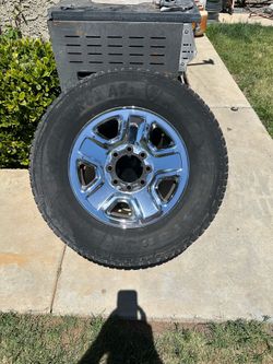 Chevy 8 lug 275/ 70/18
