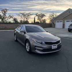 Kia Optima LX Sedan