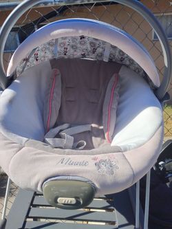 Minnie mouse soothing vibrating baby seat