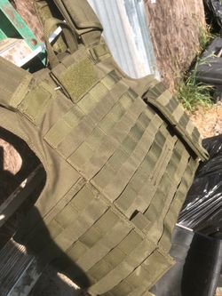 Plate carrier vest