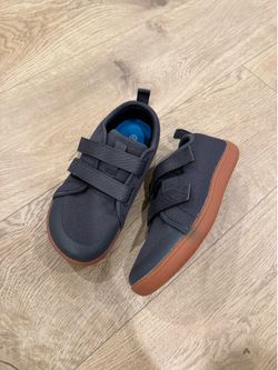 Wide toe shoes size 2