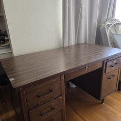 Desk Excellent $25