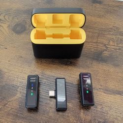 2x Wireless Microphones + USB C Receiver + Charging Case