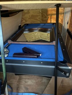 Pool table with set of  que sticks