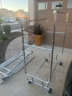 Industrial expandable clothing racks
