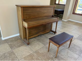 Monarch Chicago Piano