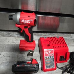 MILWAUKEE IMPACT DRIVER WITH BATTERY AND CHARGER LIKE NEW CAT#3650-20