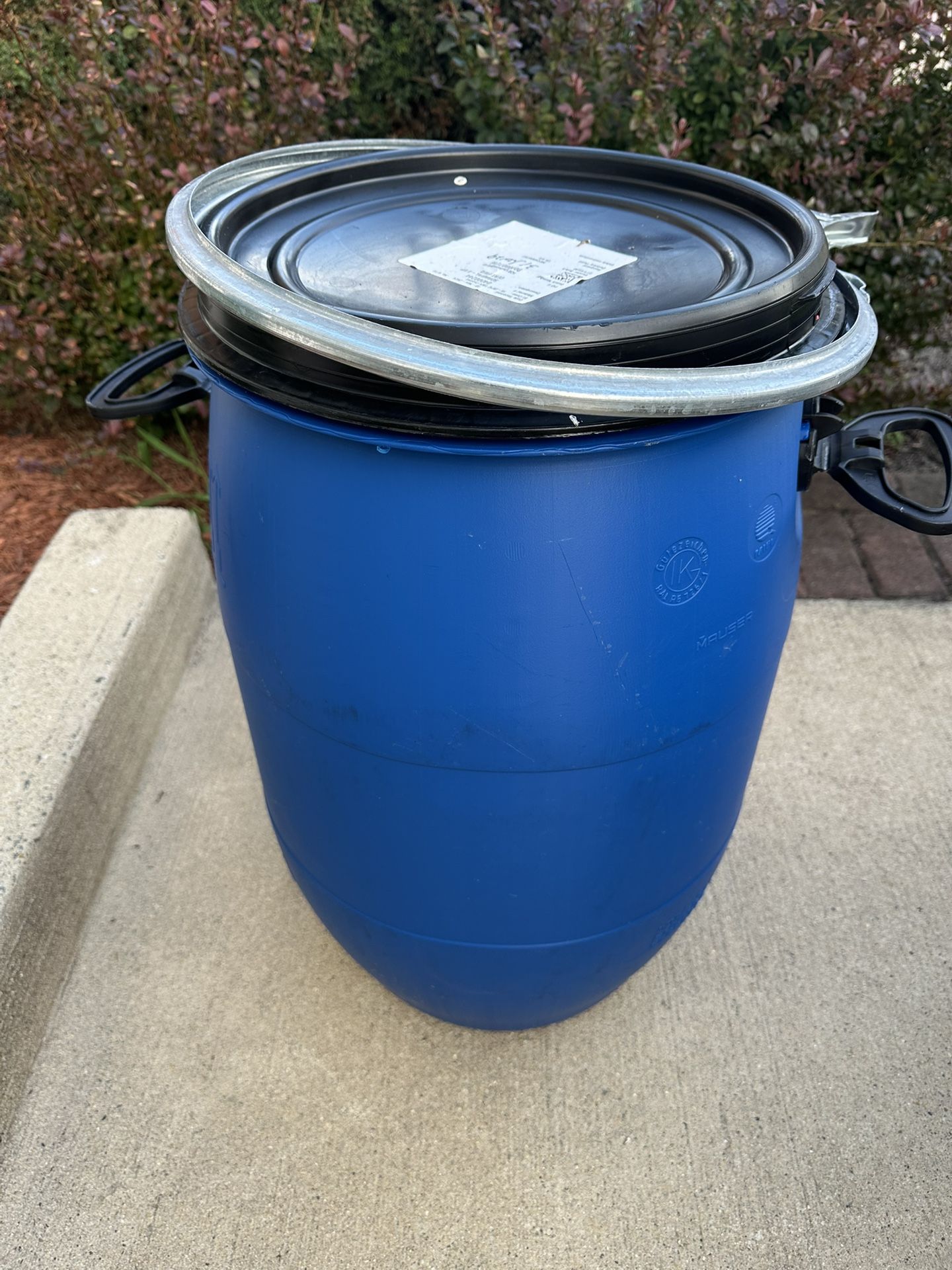 Plastic Bucket With Clamp Style Lid