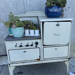 Antique 1940’s Wedgewood Gas Range