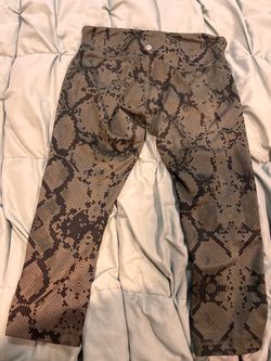 Lululemon $10