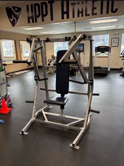 Gym Hammer Strength Lateral Bench Press