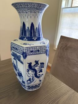 Vintage-Style Chinoiserie Hexagonal Vase – Blue and White Hand-Painted Scene