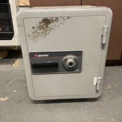 Sentry Rolling Safe